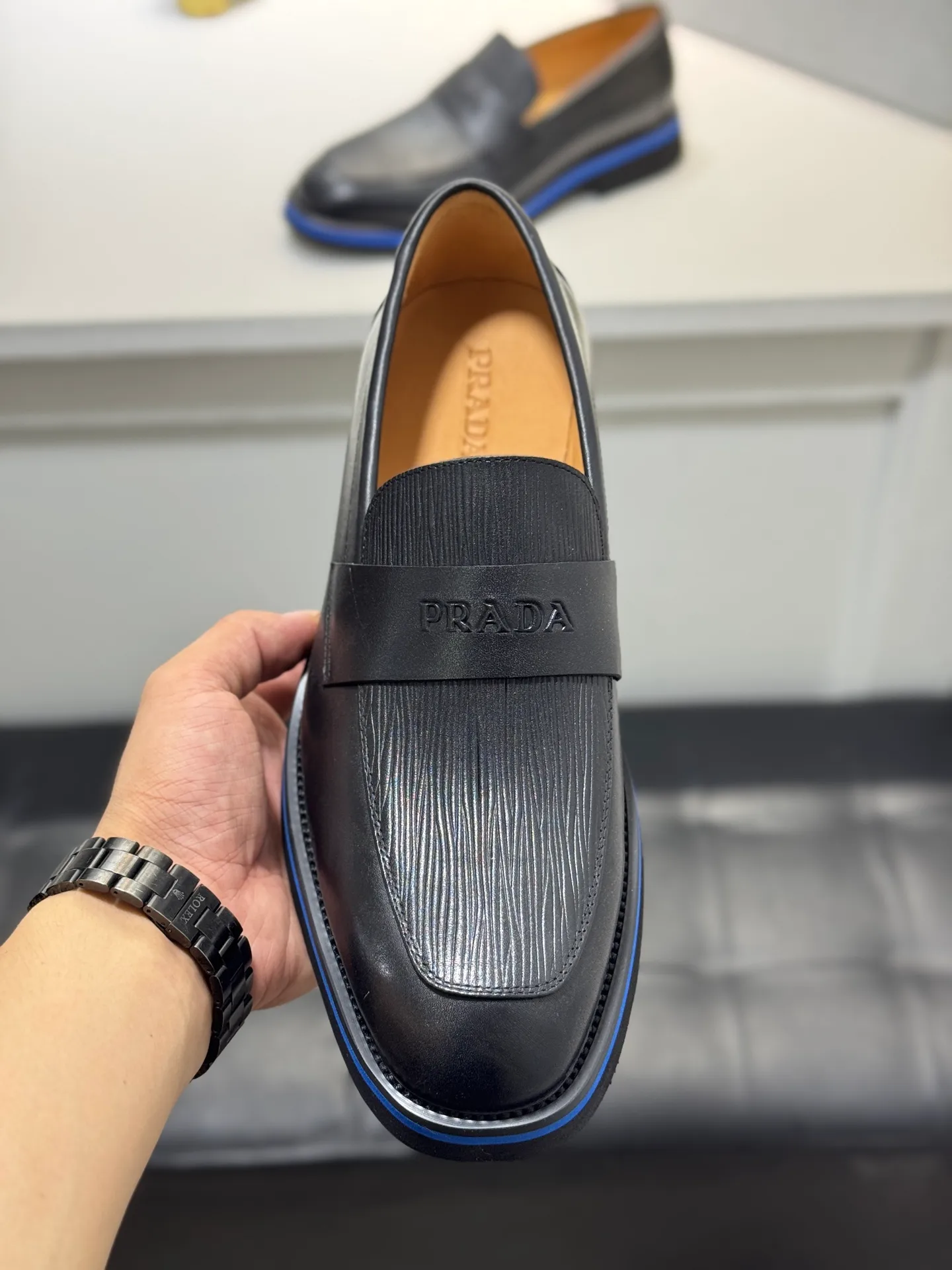 Men's shoes 💰520 💰 PRADA*——◾ Prada~Thick-soled men's shoes, original single-level perfect boutique, brogue style men's formal casual leather shoes, luxurious materials, imported cowhide, with water-dyed cowhide lining, 4.5cm increased PU foam lightweight outsole, perfectly restore the original classic, purchase the original 1:1 accurate replica, welcome all comparisons 🆚, the design is full of modernity, versatile and fashionable urban men! Size: 39-44 (38.45.46.47 customized)